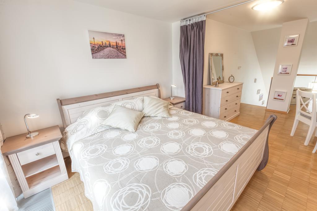 Modern Apartment Charvatova Praha Eksteriør bilde
