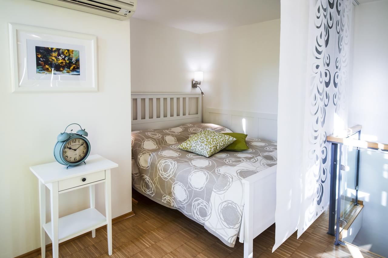 Modern Apartment Charvatova Praha Eksteriør bilde
