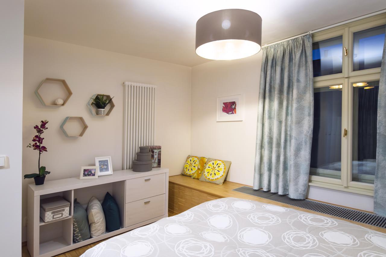 Modern Apartment Charvatova Praha Eksteriør bilde